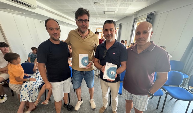 Presentado en Zuheros el libro “Las formas del Agua” de Fran Camacho.